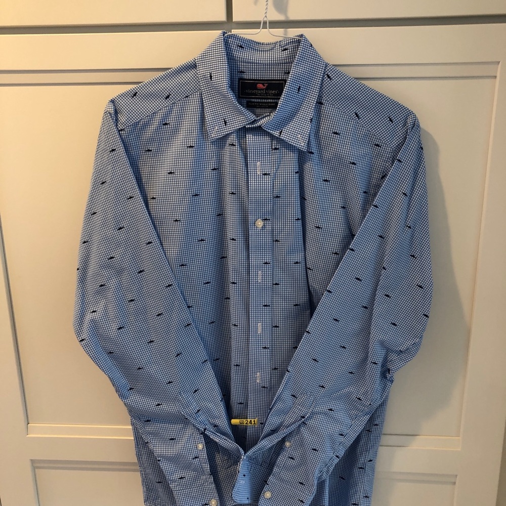 Vineyard Vines button down fish shirt, Sz Med